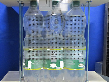 Dot matrix on PET outer packaging shows deformation after partial tearing | photo: IKV