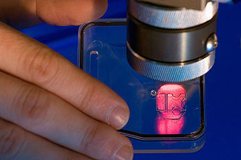 Laser welding of transparent parts | Photo: IKV / Winandy